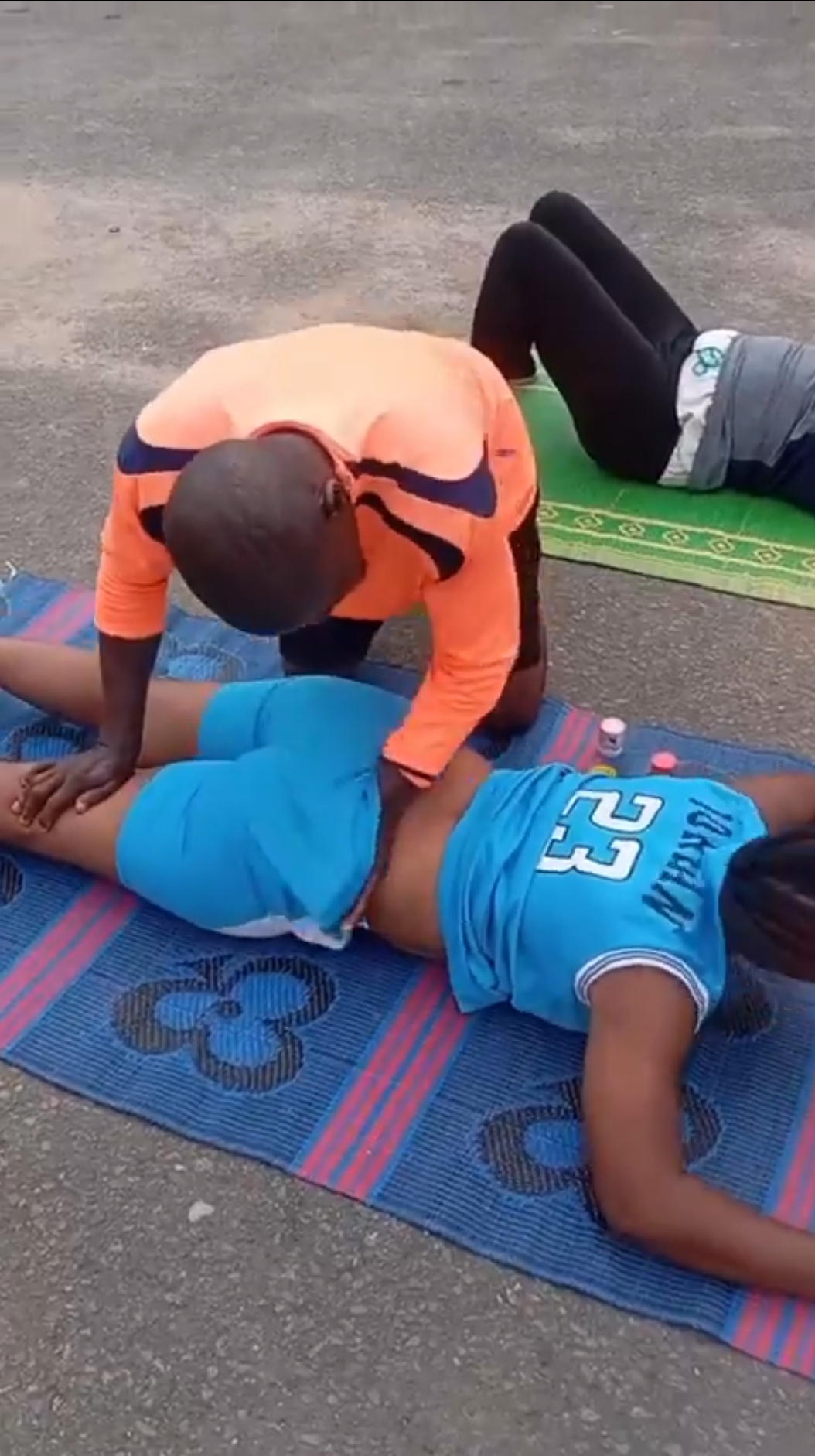 “Is This Normal?” — Married Woman’s Gym Session With Male Trainer Raises Questions